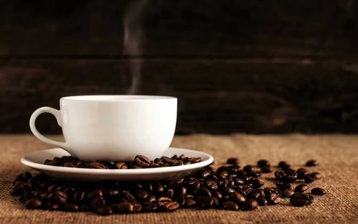 Preço do café cai pelo 2º mês seguido, mas voltará a subir em breve, dizem indústrias